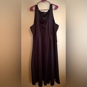 Preloved in excellent condition
Torrid size Black sleeveless dress with pockets!